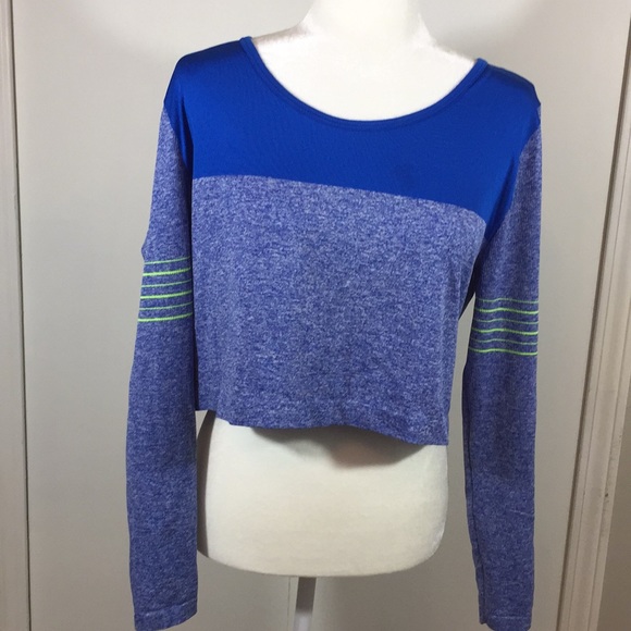 Nike Tops - Nike Dri-Fit Cropped Top Size M